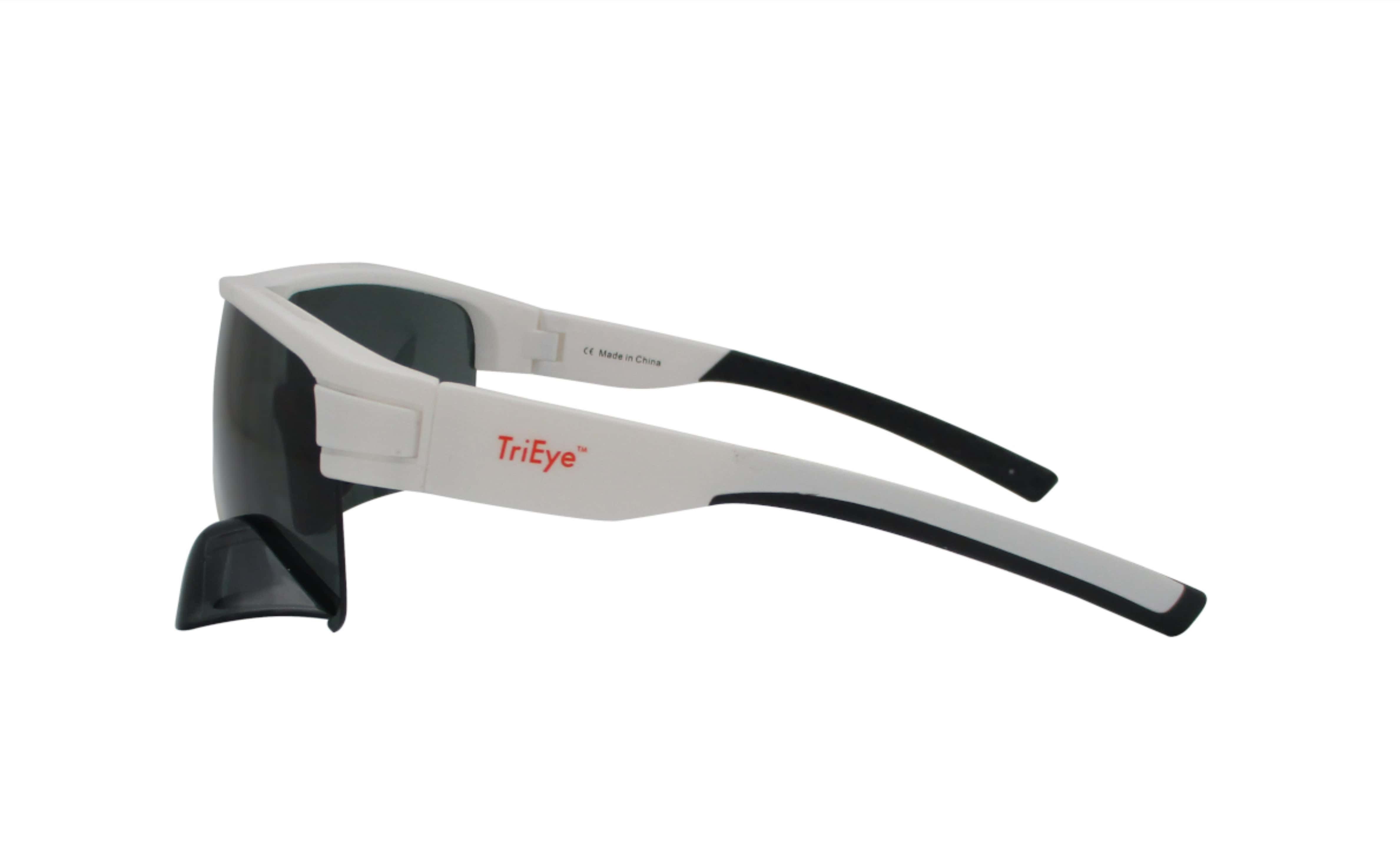 o-synce-Shop-TriEye-Sportbrille-mit-Rueckspiegel-selbsttoenend-weiss-seite-dunkel Selbsttönende TriEye PRO Variante mit weißem Rahmen