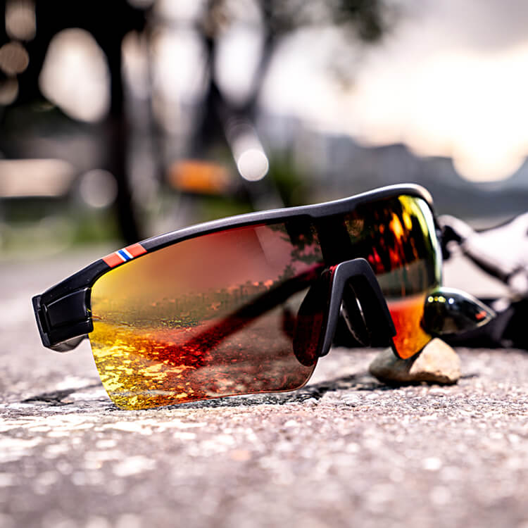 TriEye PRO: schwarzer Rahmen, verspiegeltes Glas in rot (advanced set) TriEye Revo (Red) mit dem verspiegelten Glas