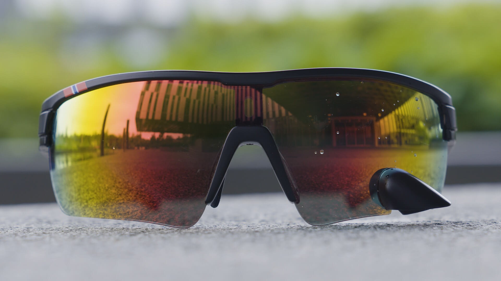 TriEye PRO: schwarzer Rahmen, verspiegeltes Glas in rot (advanced set) TriEye PRO: schwarzer Rahmen, verspiegeltes Glas in rot (advanced set)